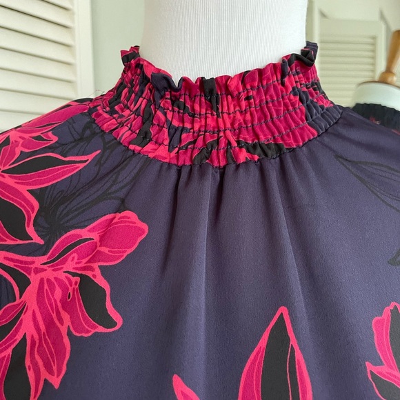 Miss Los Angeles flowy mock neck top XS - Picture 4 of 7